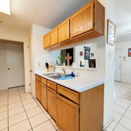 Image 8 - 3621 Yorkshire St, Laredo, Texas, 78043 - House for sale