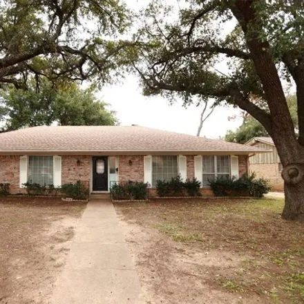 Rent this 3 bed house on 102 Mill Creek Drive in Arlington, TX 76010