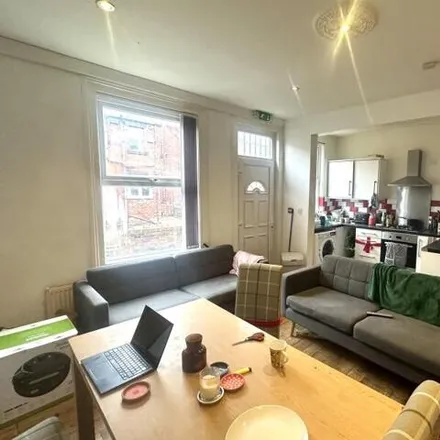 Image 5 - 45 Brudenell Mount, Leeds, LS6 1HT, United Kingdom - Townhouse for rent