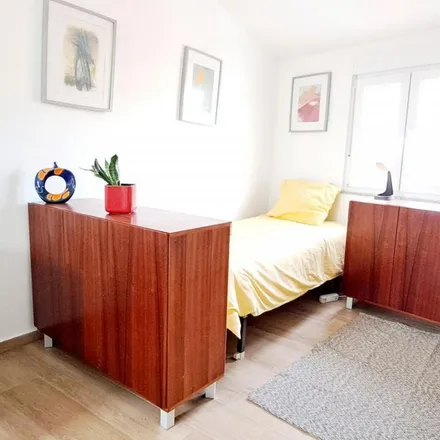 Rent this 1 bed apartment on Rua das Eirinhas in 4300-070 Porto, Portugal