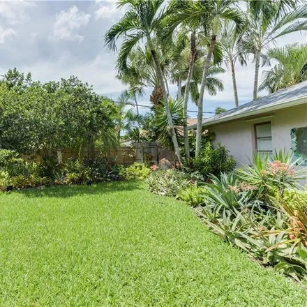 Image 3 - 594 104th Avenue North, Collier County, FL 34108, USA - House for sale