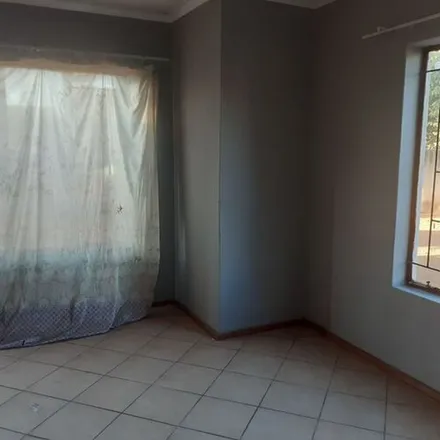 Image 5 - 596 Roberts Street, Silverton, Gauteng, 0127, South Africa - Apartment for rent