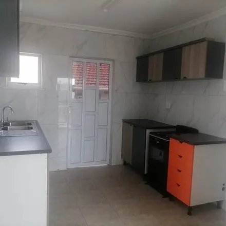 Image 2 - 32nd Avenue, Umhlatuzana, Chatsworth, 4092, South Africa - Apartment for rent