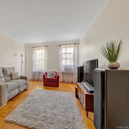 Image 5 - 601 Pelham Parkway North, New York, NY 10467, USA - Apartment for sale