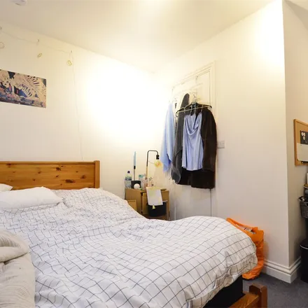 Rent this 6 bed apartment on 224 Tiverton Road in Selly Oak, B29 6BU