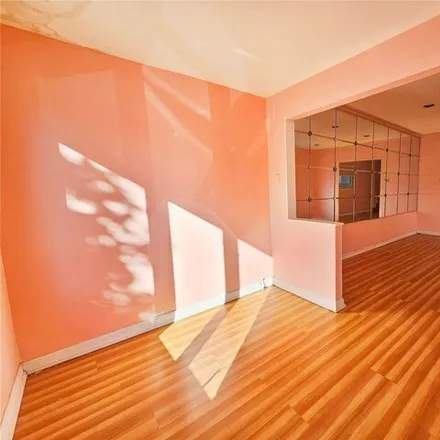 Image 4 - 1559 West 4th Street, New York, NY 11204, USA - House for sale