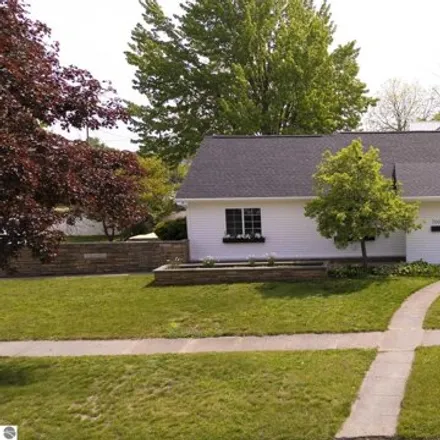 Buy this 4 bed house on 718 East Chippewa Street in Mount Pleasant, MI 48858
