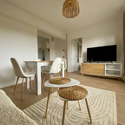 Image 8 - Rue Charles Corbeau, 27000 Évreux, France - Apartment for rent