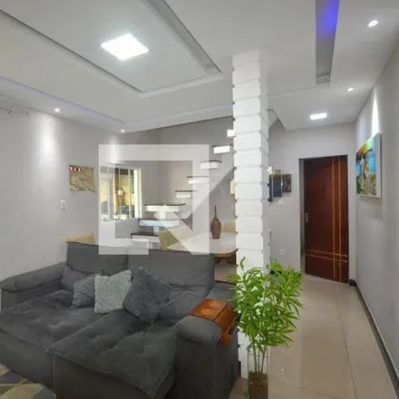Rent this 3 bed house on Rua Velanda Cardoso dos Santos in Centro, Belford Roxo - RJ