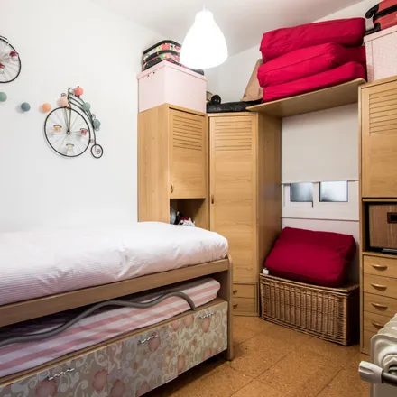 Rent this 3 bed room on Carrer de Berlín in 51, 53
