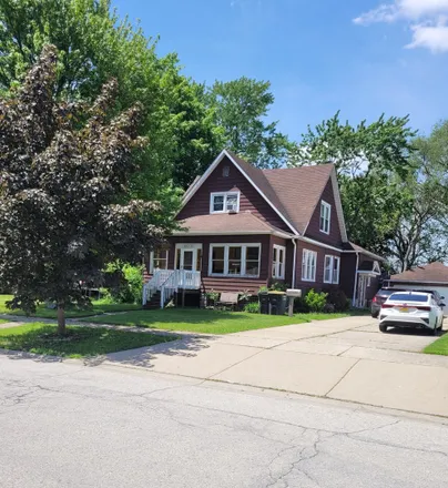 Buy this 4 bed house on 18230 School Street in Lansing, IL 60438