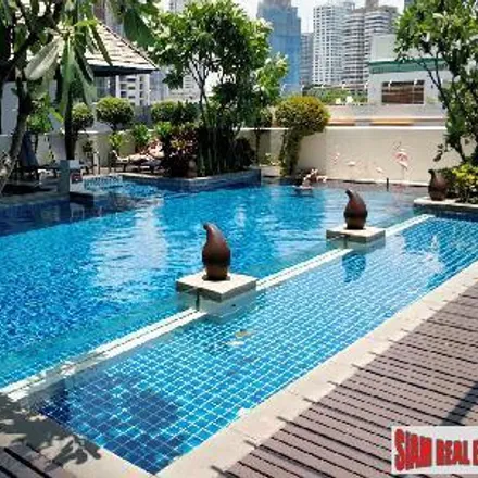 Buy this 2 bed apartment on Circle Condominium in Phetchaburi Road, Ratchathewi District