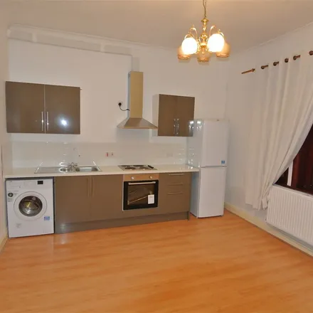 Image 2 - St Peters Gardens, Ladywell Road, London, SE13 7UW, United Kingdom - Apartment for rent