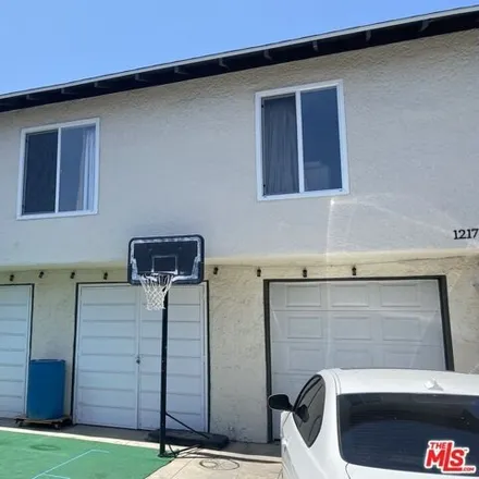 Image 3 - 1229 West 60th Place, Los Angeles, CA 90044, USA - House for sale