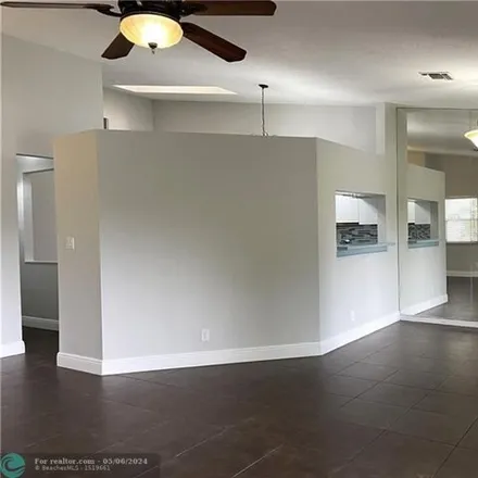Image 5 - 1947 Discovery Circle East, Crystal Lake, Deerfield Beach, FL 33442, USA - House for rent