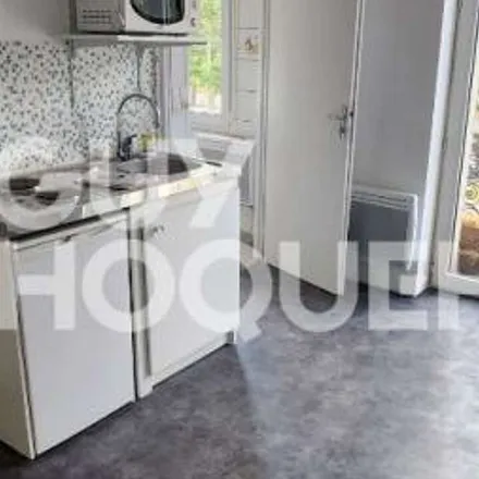 Image 4 - 70 Place d'Armes, 59500 Douai, France - Apartment for rent