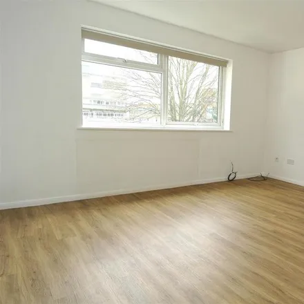 Image 4 - Gordon Road, Ashford, TW15 3EU, United Kingdom - Apartment for rent