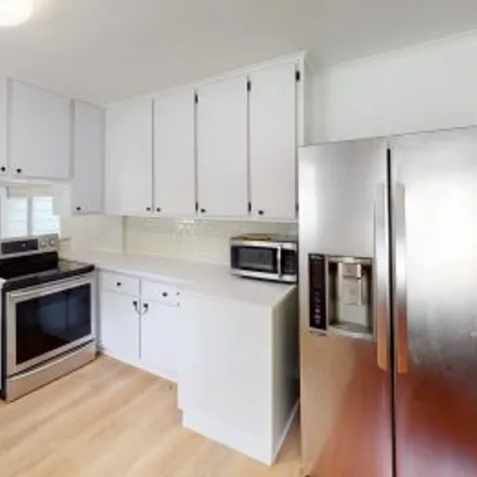 Buy this 3 bed apartment on 905 Baxter Avenue