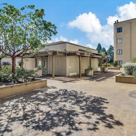 Buy this 2 bed condo on Gateview Driveway in Albany, CA 94850