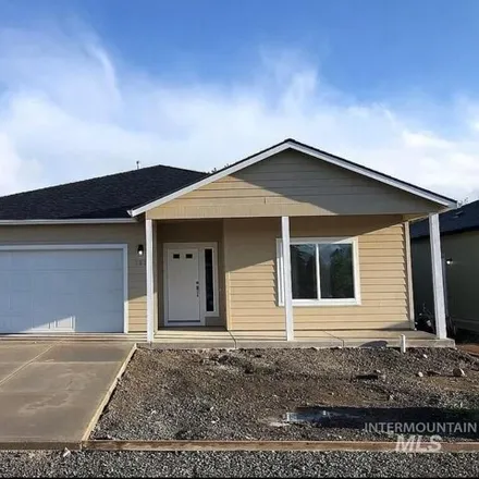 Buy this 3 bed house on 822 Preston Avenue in Lewiston, ID 83501