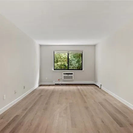 Image 3 - 4, 506 Central Park Avenue, Village of Scarsdale, NY 10583, USA - Apartment for rent