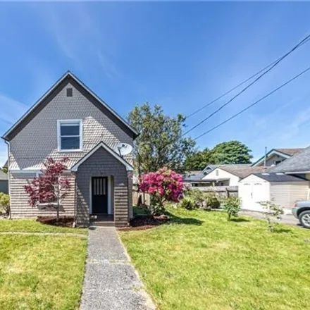 Buy this 3 bed house on 646 7th Street in Hoquiam, WA 98550
