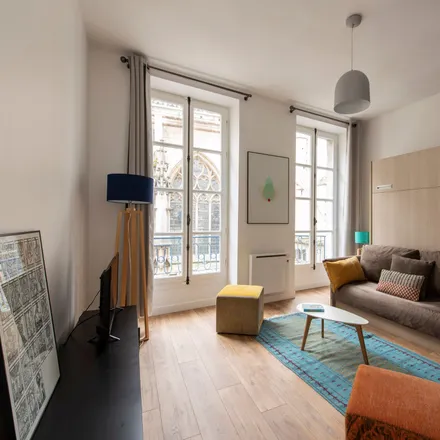 Image 6 - 20 Rue du Cloître Saint-Merri, 75004 Paris, France - Apartment for rent