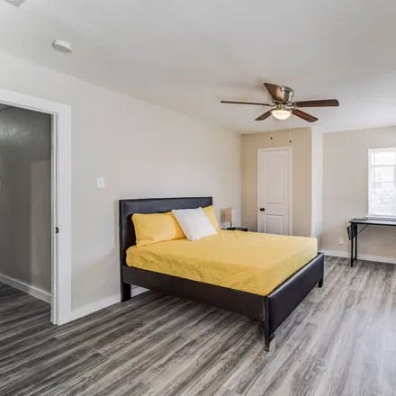 Rent this 3 bed room on Dallas