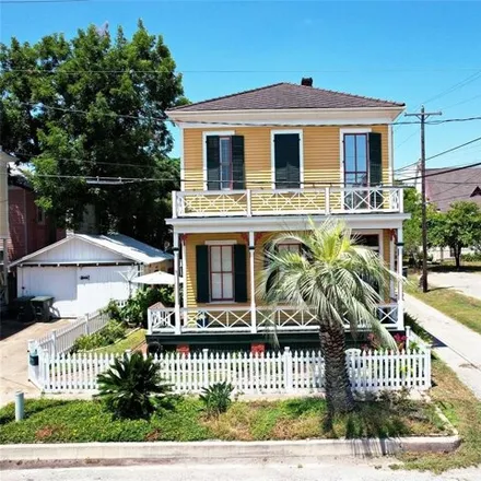 Buy this 3 bed house on 1001 20th Street in Galveston, TX 77550
