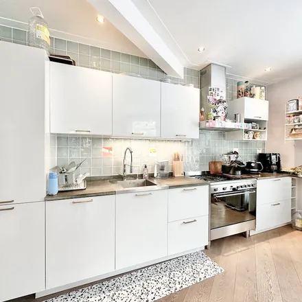 Rent this 2 bed apartment on AS Hairfashion in Hoofddorpweg 18-H, 1058 PC Amsterdam