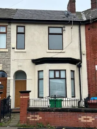Rent this 3 bed townhouse on Swanhill Close in Manchester, M18 8TJ