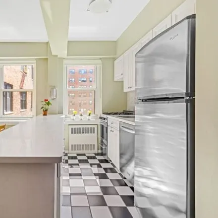 Image 3 - 311 West 74th Street, New York, NY 10023, USA - Apartment for sale