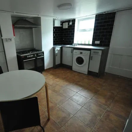 Image 4 - Back Claremont Grove, Leeds, LS3 1AX, United Kingdom - Apartment for rent