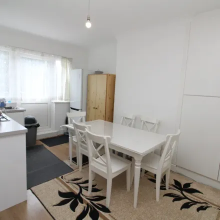 Image 2 - Catford Road, London, SE6 9SF, United Kingdom - Apartment for rent