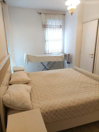 Rent this 3 bed room on Agip Eni in Via Roberto De Visiani, 35126 Padua Province of Padua