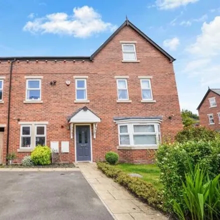 Buy this 3 bed townhouse on Maple Chase in Leeds, LS6 1FP
