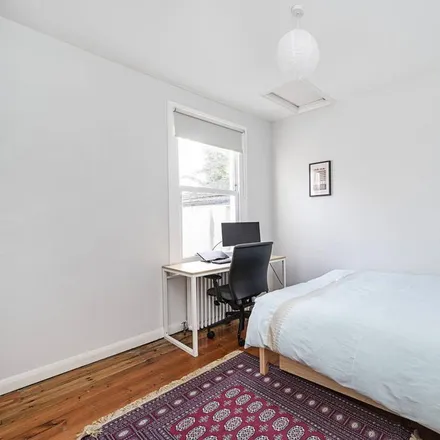 Image 3 - 1 Lockhart Street, Bow Common, London, E3 4BL, United Kingdom - Duplex for rent