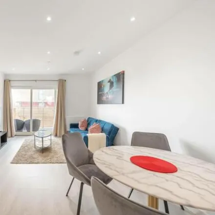 Image 3 - Perryfield Way, Barnet, London, Nw9 - Apartment for sale