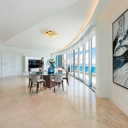 Image 5 - 6000 Collins Avenue, Miami Beach, FL 33140, USA - Apartment for rent