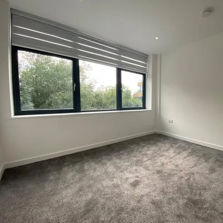 Image 3 - London Road, Spelthorne, TW18 4JQ, United Kingdom - Apartment for rent