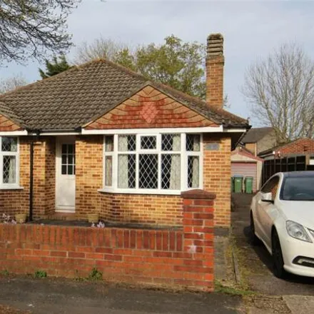 Buy this 3 bed house on Coombe Farm Avenue in Fareham, PO16 0TS