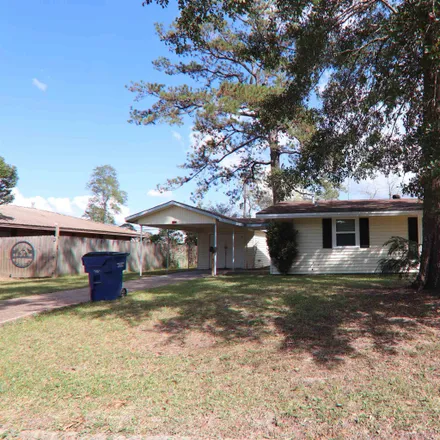 Rent this 3 bed house on 301 Pecan Street in Silsbee, TX 77656