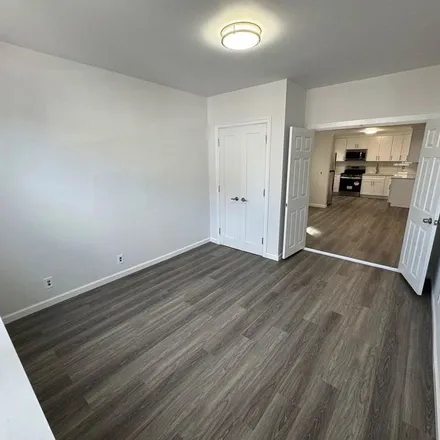 Rent this 3 bed apartment on 2826 Zulette Avenue in New York, NY 10461