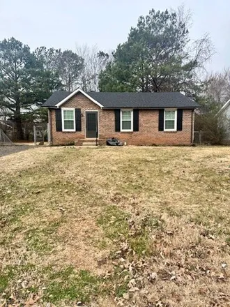 Buy this 3 bed house on 302 Buckeye Lane in Clarksville, TN 37042