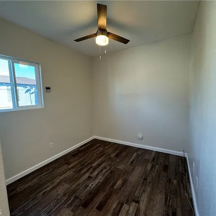 Rent this 2 bed apartment on 7-Eleven in Cherry Avenue, Long Beach