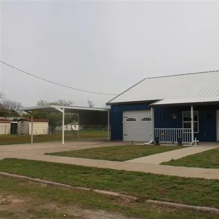 Image 5 - 945 East Commerce Street, Henrietta, TX 76365, USA - House for sale