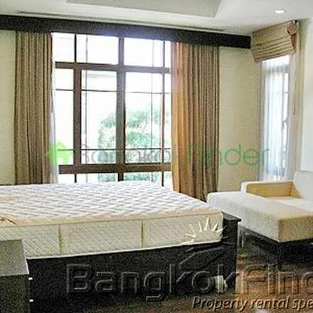 Rent this 4 bed apartment on Levis factory outlet in Sukhumvit Road, Phra Khanong District