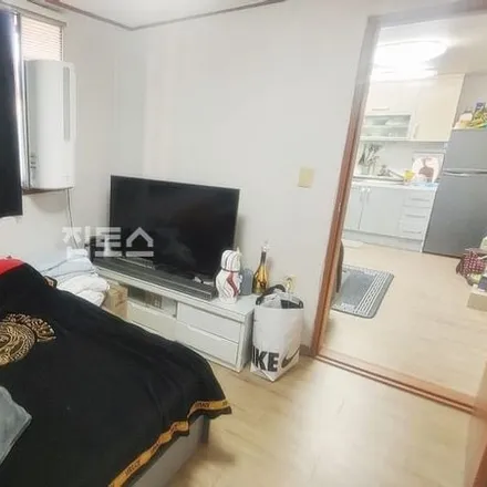 Rent this 2 bed apartment on 서울특별시 송파구 석촌동 244-31