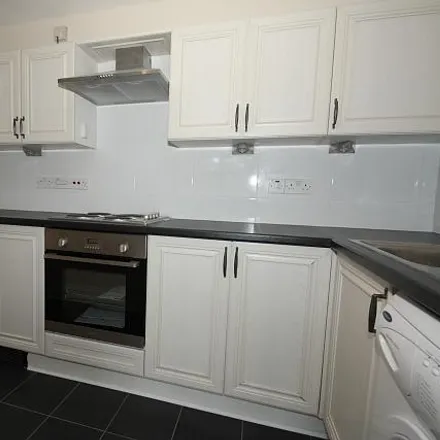 Image 3 - Broomhall Road, Horsell, GU21 4AP, United Kingdom - Apartment for rent