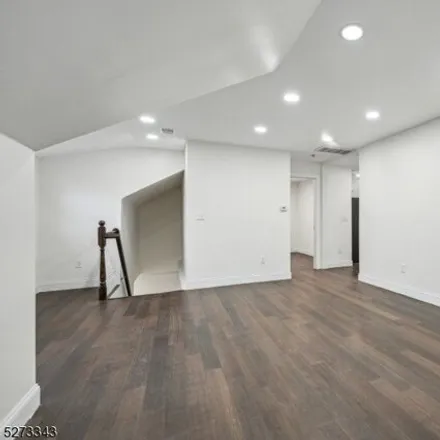 Image 7 - 56 Claremont Avenue, Verona, NJ 07044, USA - Apartment for rent